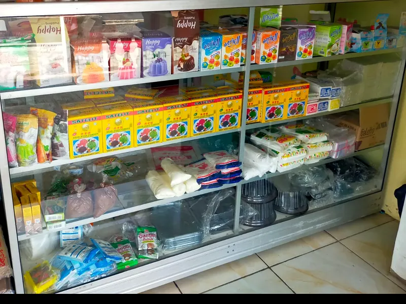 Etalase bahan kue: agar-agar, puding, dan jeli